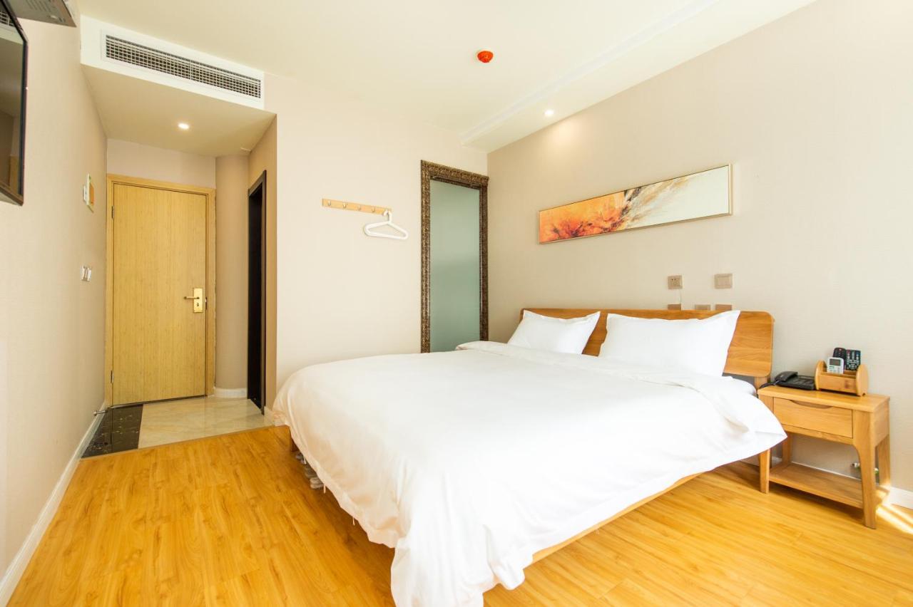 J Hotel Shanghai Exterior photo